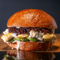 Бургер с филе от пъстърва